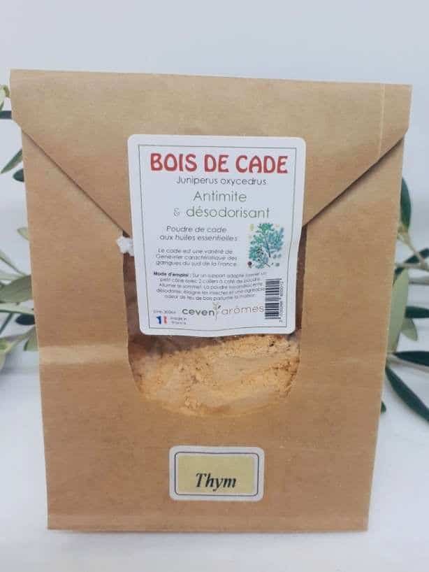 1556 Poudre de bois de Cade Thym