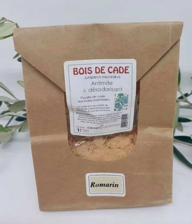 1558 Poudre de bois de Cade Romarin